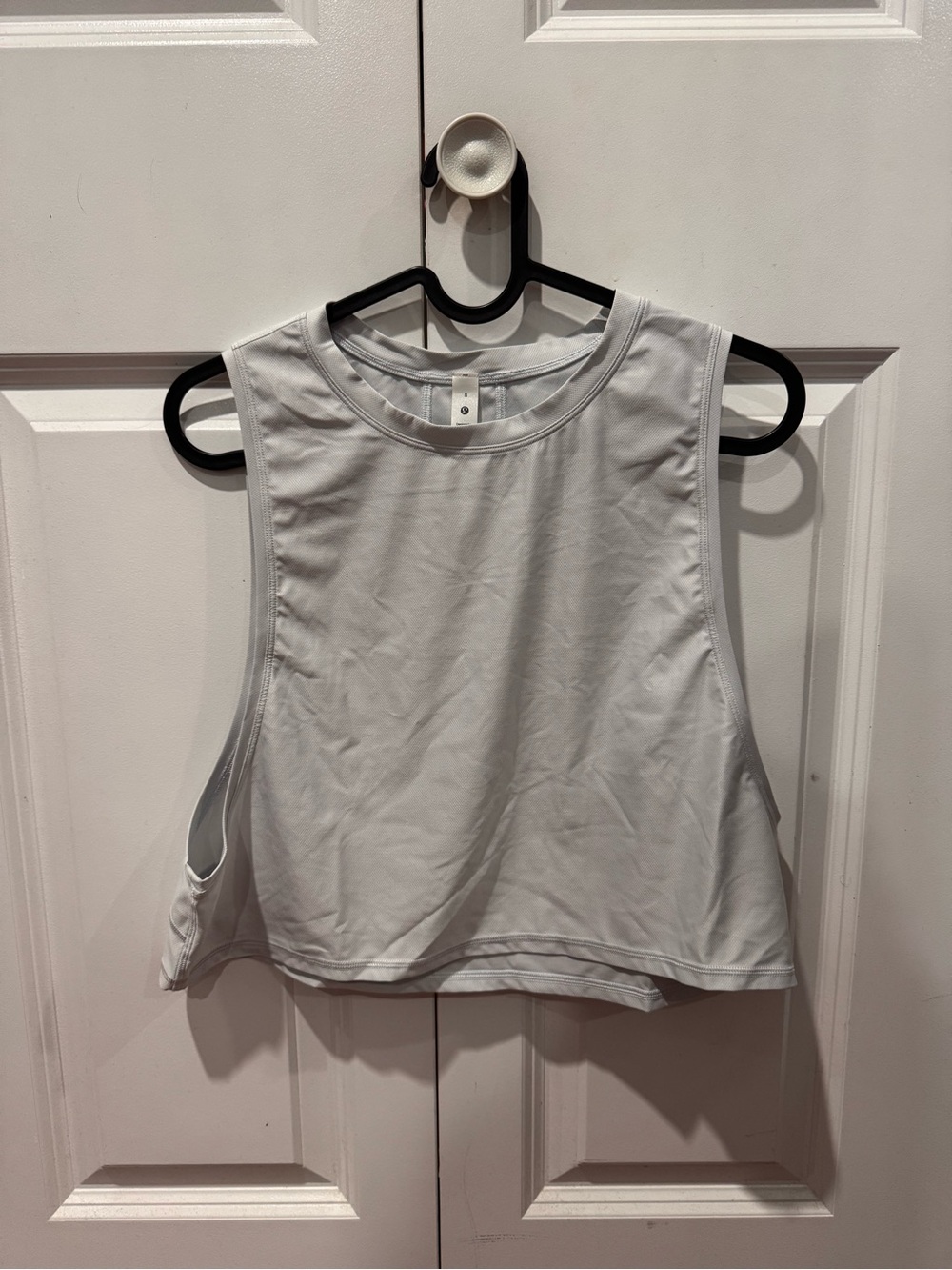 LULULEMON Women’s White Cropped Muscle Tank Top